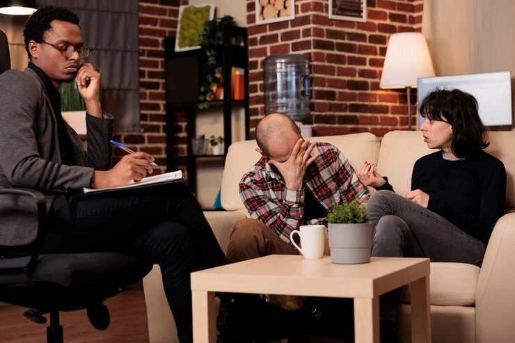Couples and family counseling session addressing conflict with a licensed therapist at Mentally Healthy Care in Long Beach